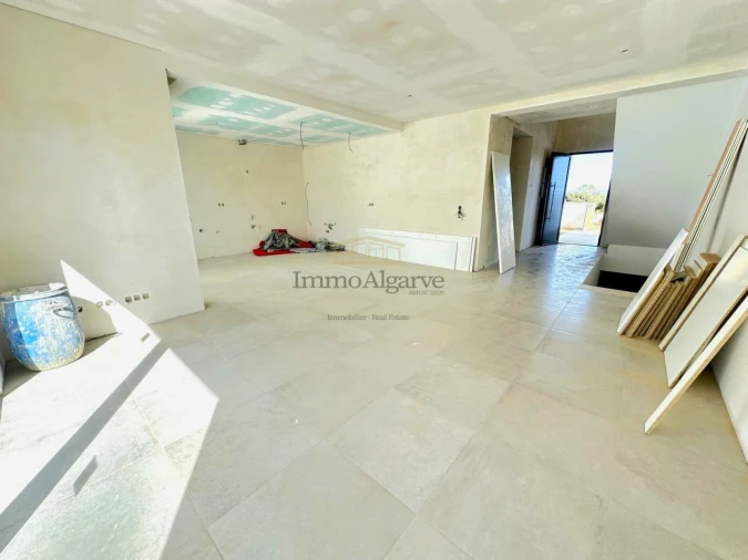 Moradia T3 para Venda em Armação de Pera Foto 11