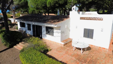 Moradia T5 para Venda em Albufeira e Olhos de Água