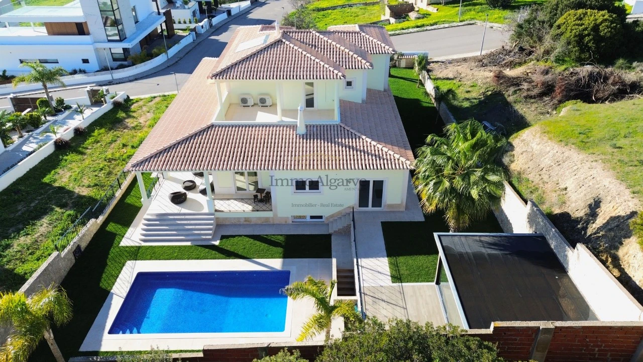 Moradia T4 para Venda em Albufeira e Olhos de Água Foto 3