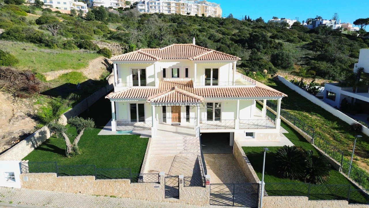 Moradia T4 para Venda em Albufeira e Olhos de Água Foto 6