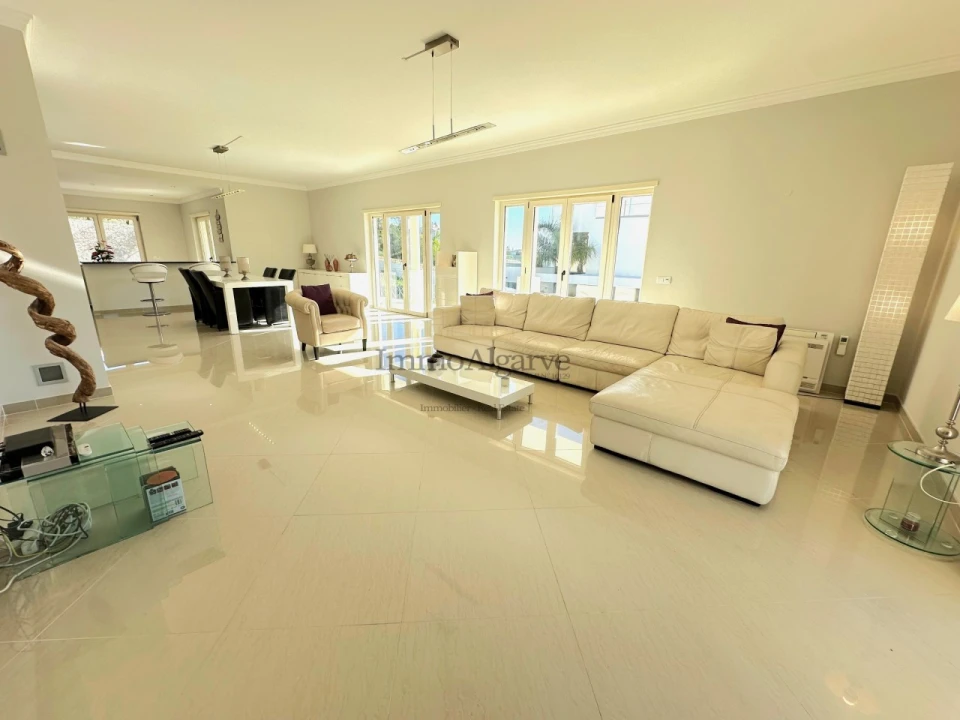 Moradia T4 para Venda em Albufeira e Olhos de Água Foto 12