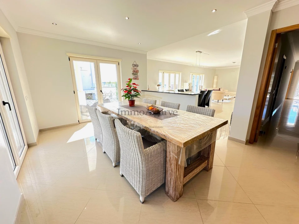 Moradia T4 para Venda em Albufeira e Olhos de Água Foto 19