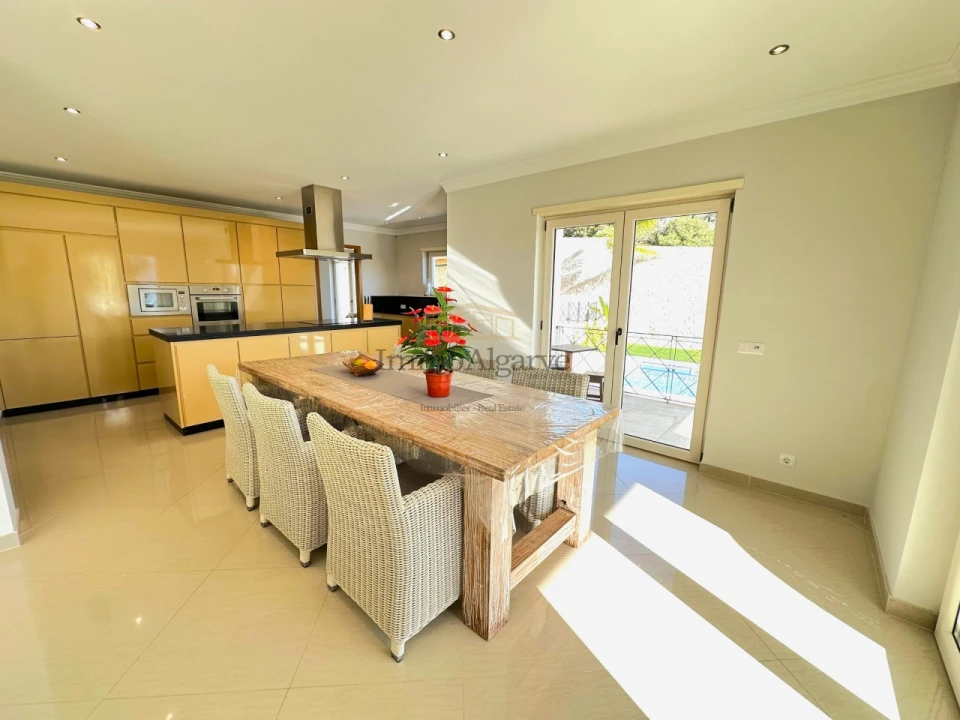 Moradia T4 para Venda em Albufeira e Olhos de Água Foto 20