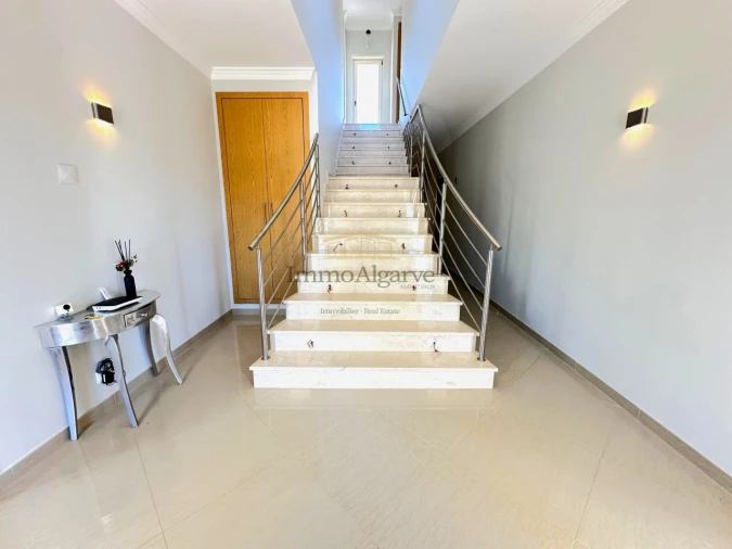 Moradia T4 para Venda em Albufeira e Olhos de Água Foto 10