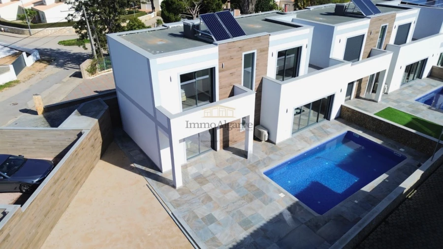 Moradia T3 para Venda em Albufeira e Olhos de Água Foto 1