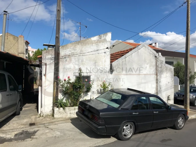 Moradia T2 para Venda em Laranjeiro e Feijó Foto 2