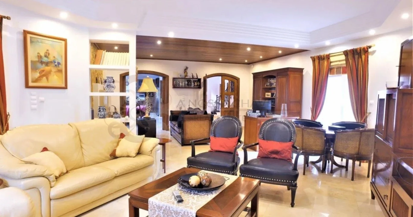 Moradia T5 para Venda em Charneca de Caparica e Sobreda Foto 9