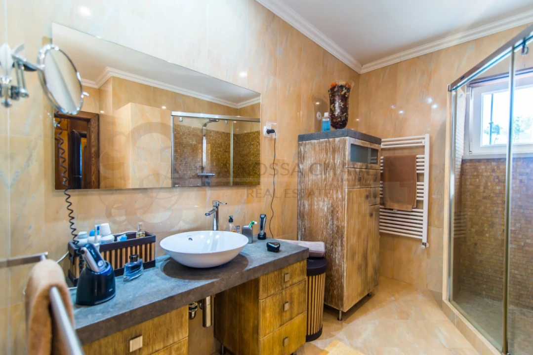 Moradia T5 para Venda em Charneca de Caparica e Sobreda Foto 12