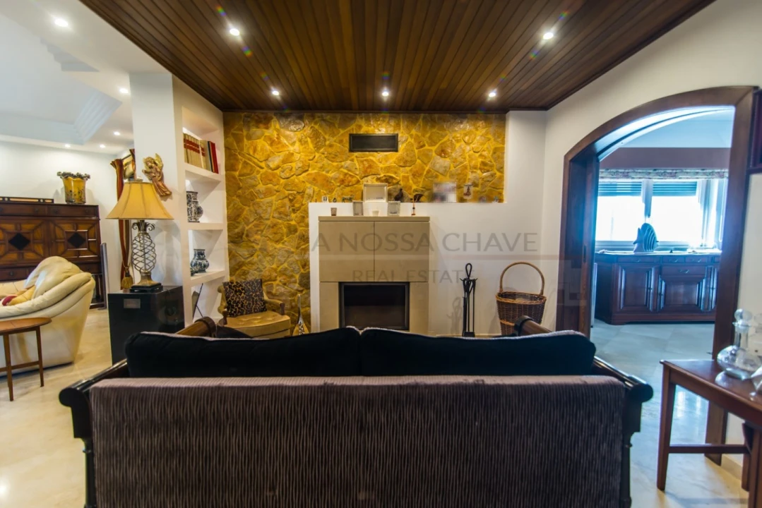 Moradia T5 para Venda em Charneca de Caparica e Sobreda Foto 13