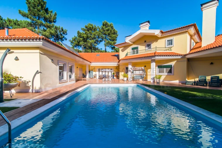 Moradia T5 para Venda em Charneca de Caparica e Sobreda