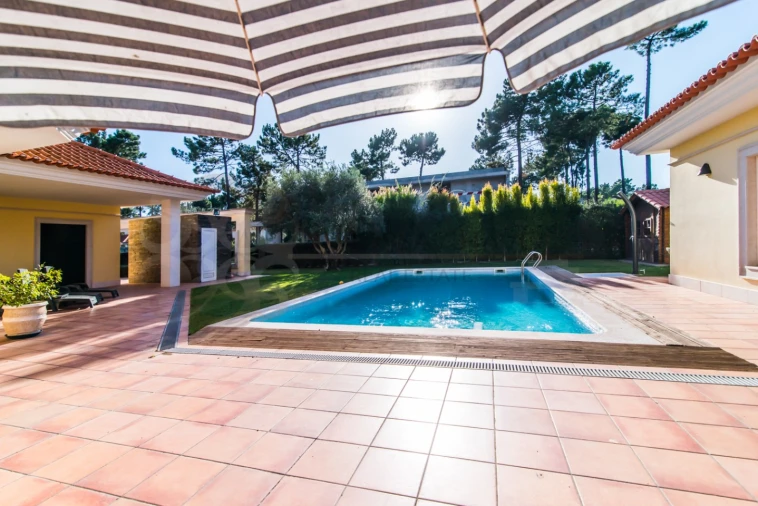 Moradia T5 para Venda em Charneca de Caparica e Sobreda Foto 3