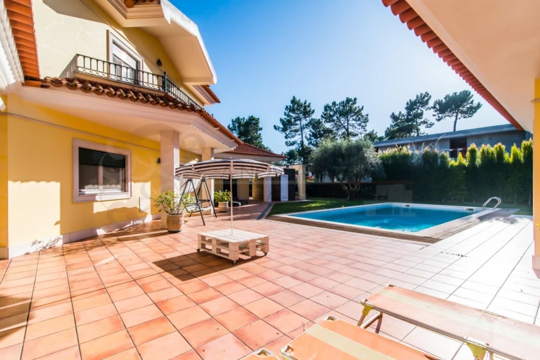 Moradia T5 para Venda em Charneca de Caparica e Sobreda Foto 5