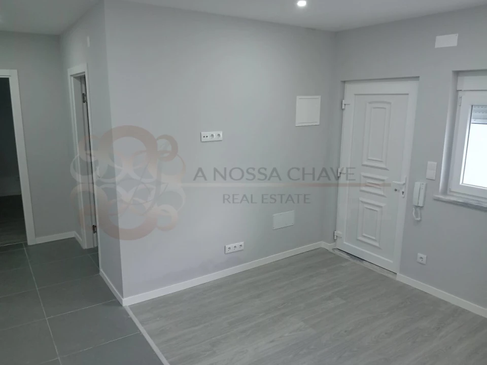 Apartamento T2 para Venda em Charneca de Caparica e Sobreda Foto 14