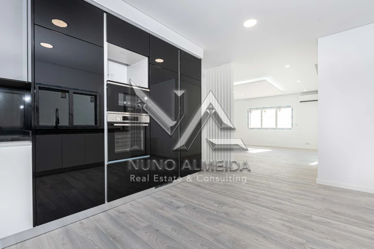 Moradia T4 para Venda em Ramada e Caneças Foto 17