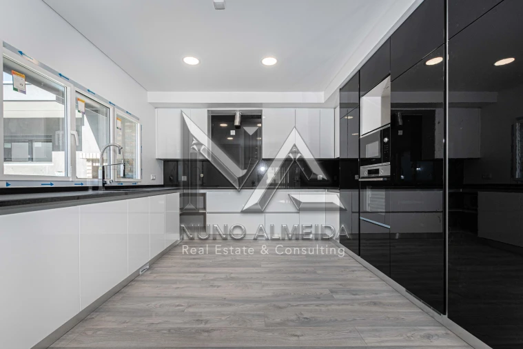 Moradia T4 para Venda em Ramada e Caneças Foto 18