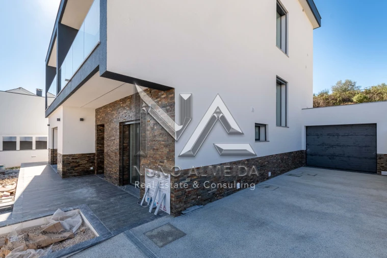 Moradia T4 para Venda em Ramada e Caneças Foto 5