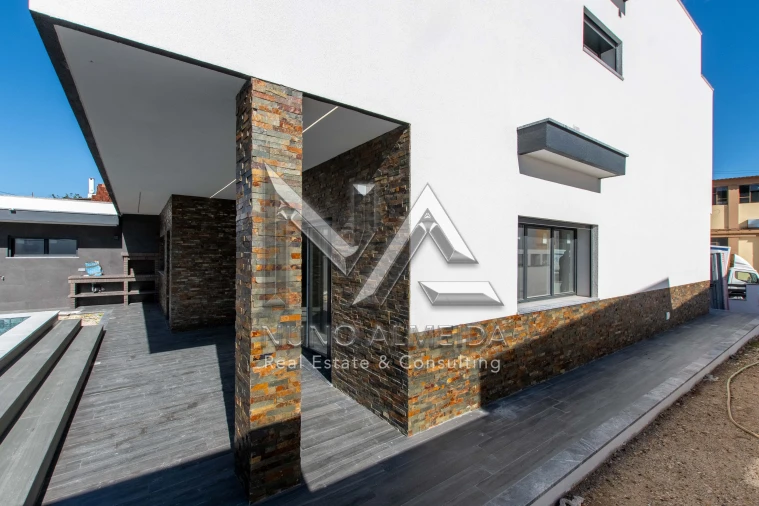 Moradia T4 para Venda em Ramada e Caneças Foto 9