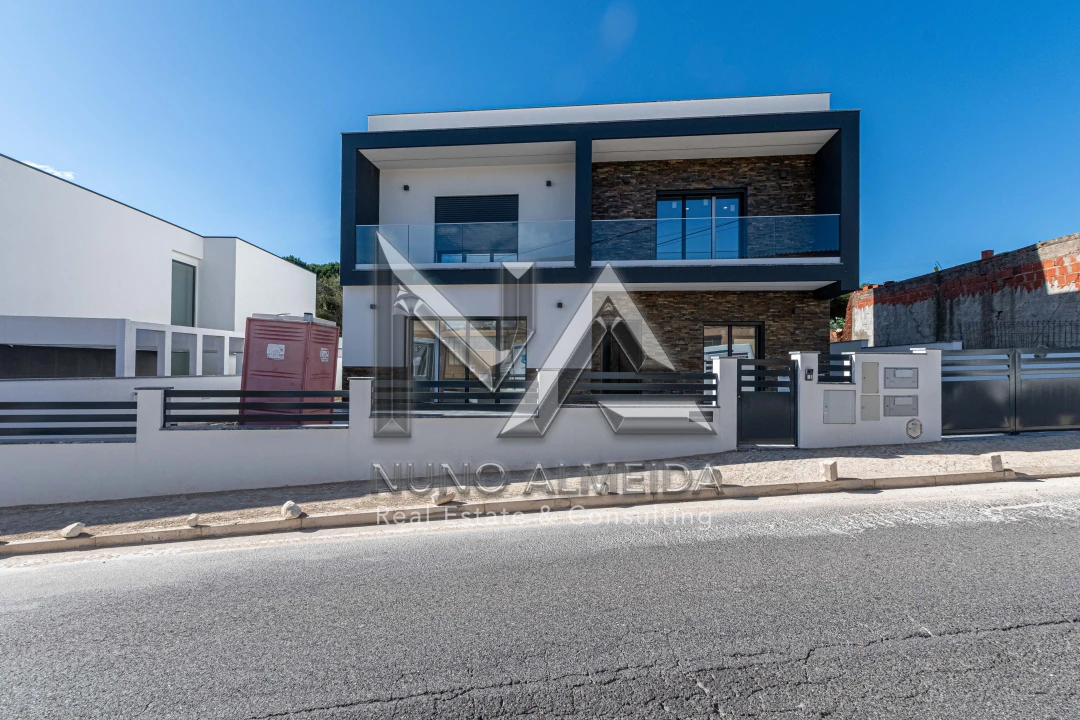 Moradia T4 para Venda em Ramada e Caneças Foto 1