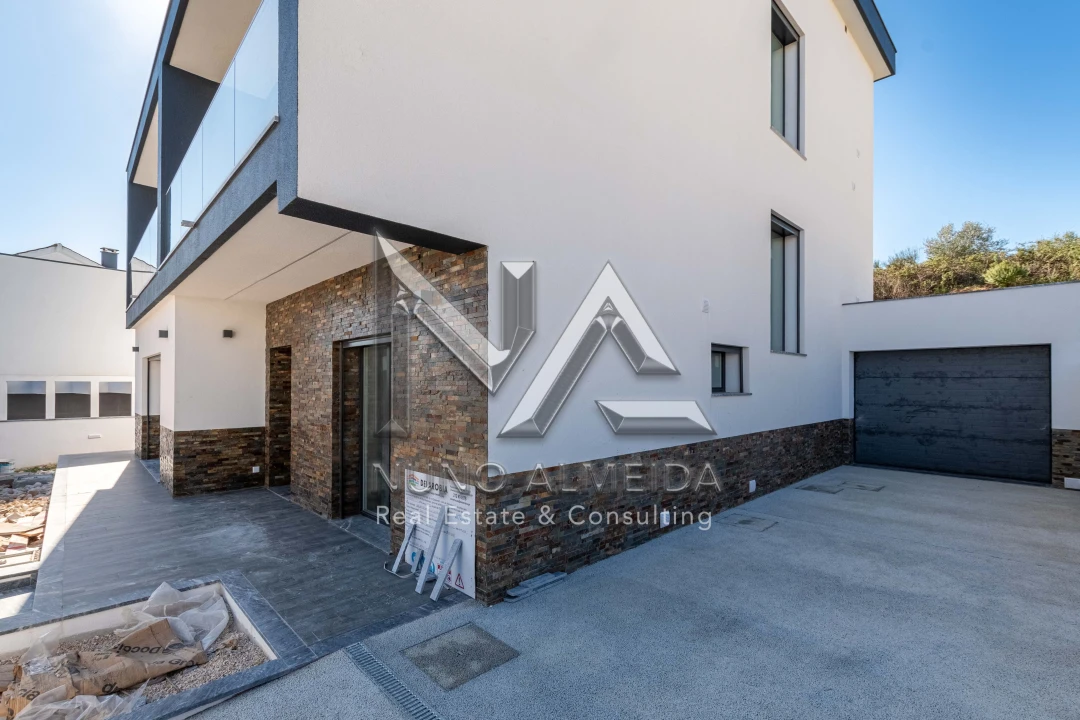 Moradia T4 para Venda em Ramada e Caneças Foto 5