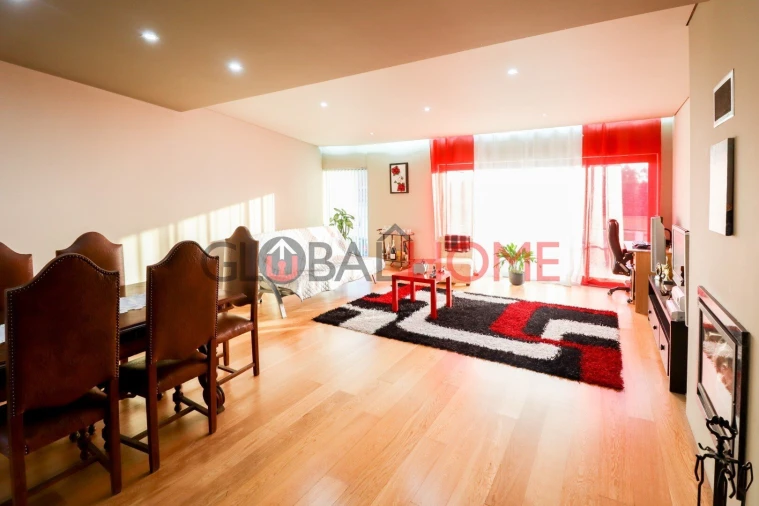 Moradia T3 para Venda em São Felix da Marinha Foto 4