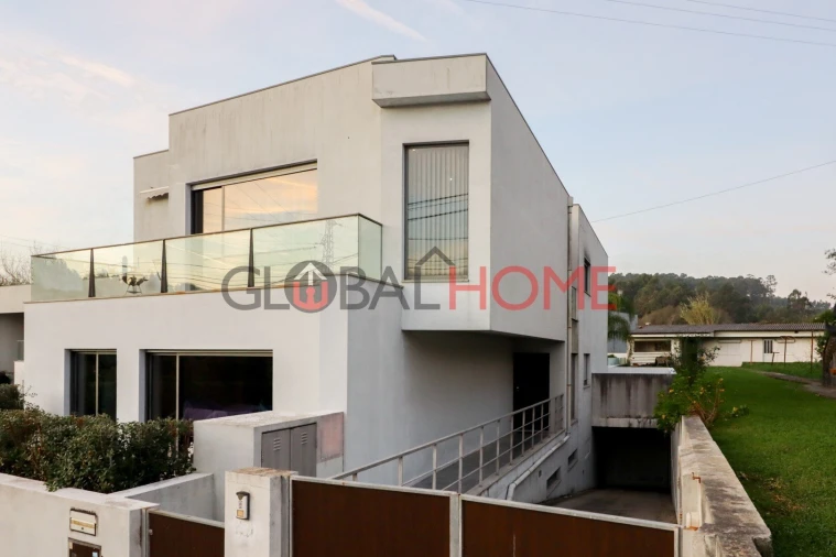 Moradia T3 para Venda em São Felix da Marinha Foto 2