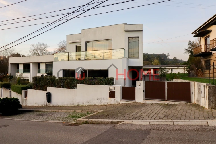 Moradia T3 para Venda em São Felix da Marinha