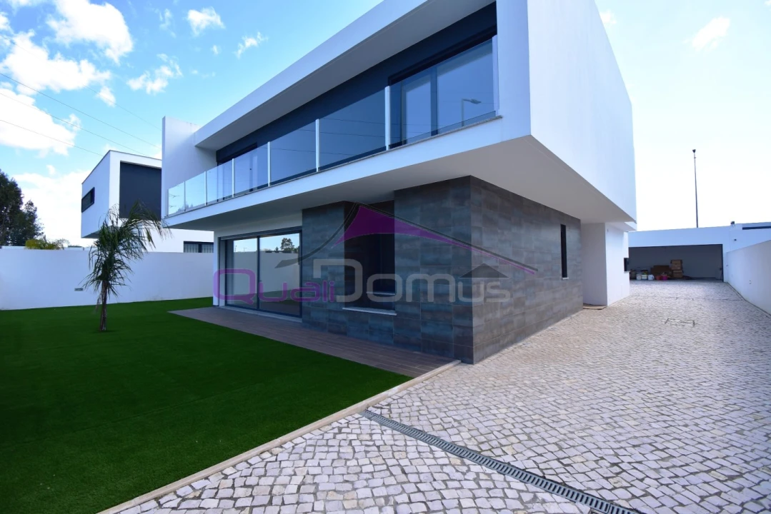 Moradia T5 para Venda em Nossa Sra de Fatima Foto 1