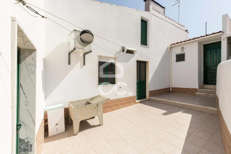 Moradia T2 para Venda em Vimieiro Foto 2