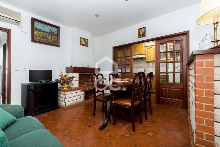 Moradia T2 para Venda em Vimieiro Foto 3