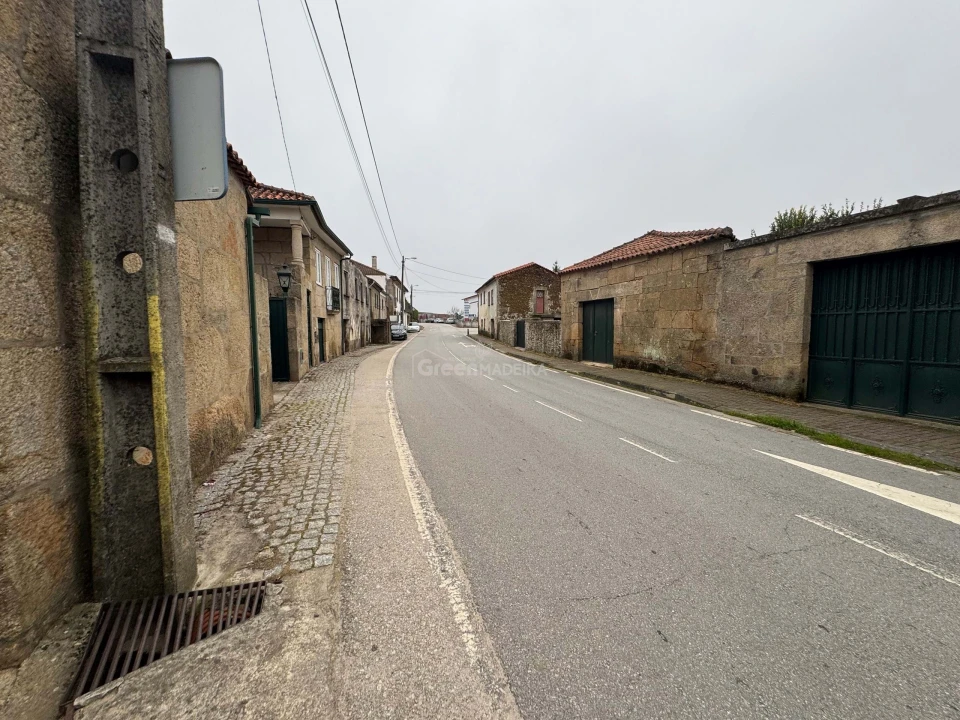 Moradia T3 para Venda em Constantim e Vale de Nogueiras Foto 3