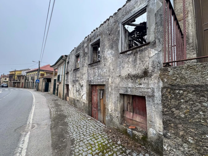 Moradia T3 para Venda em Constantim e Vale de Nogueiras Foto 1