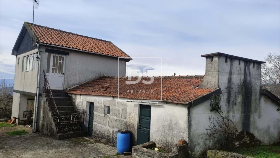 Moradia T2 para Venda em Campelo e Ovil