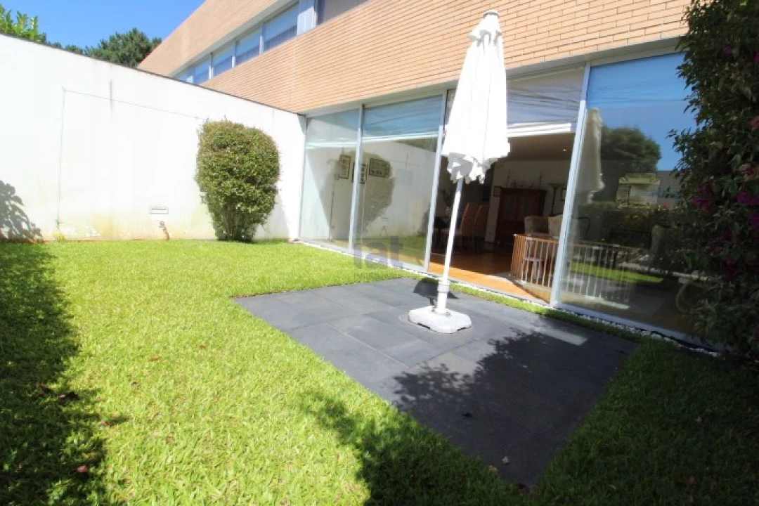 Moradia T4 para Venda em Gemeses Foto 2