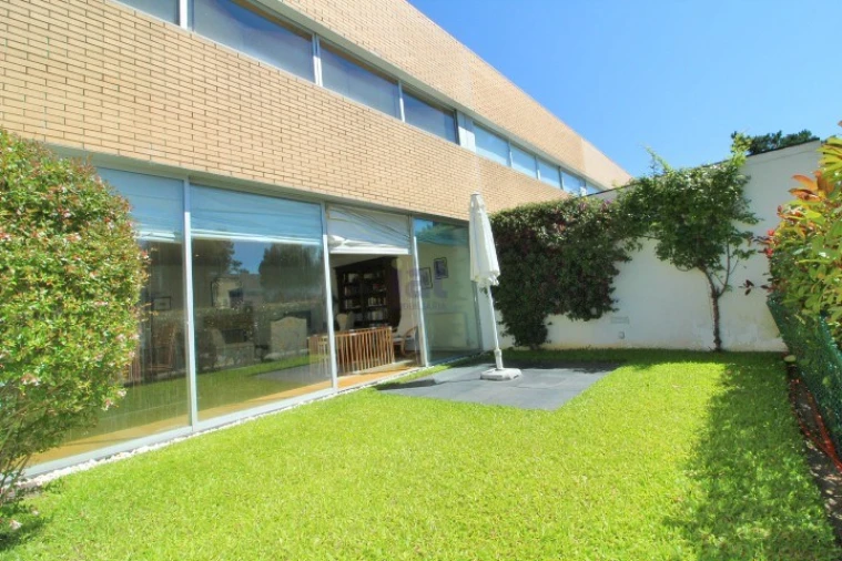 Moradia T4 para Venda em Gemeses Foto 1