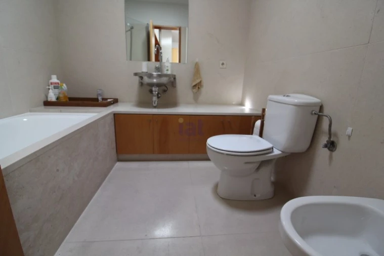 Moradia T4 para Venda em Gemeses Foto 23