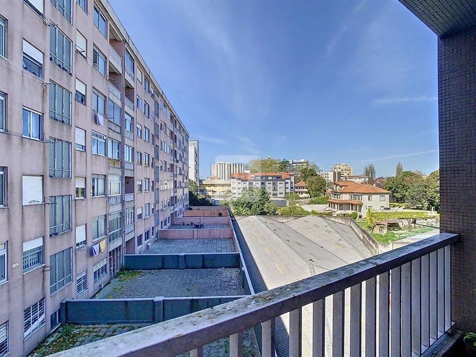 Apartamento T4 para Venda em Lordelo do Ouro e Massarelos Foto 13