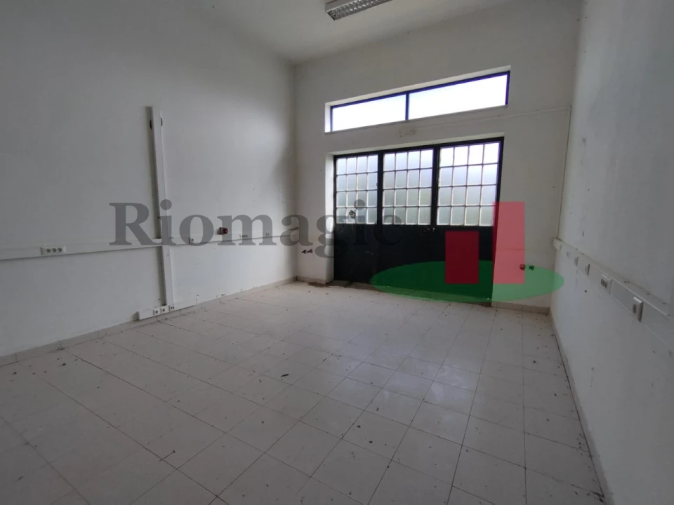 Armazém para Venda em Alcanena e Vila Moreira Foto 36