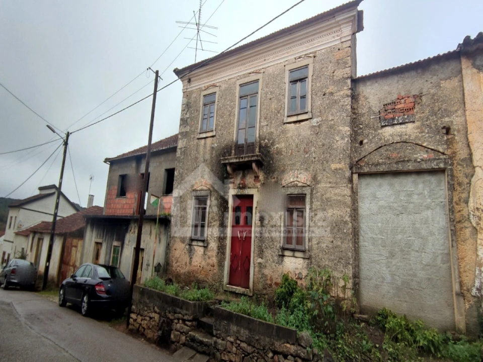 Moradia T5 para Venda em Chãos Foto 1