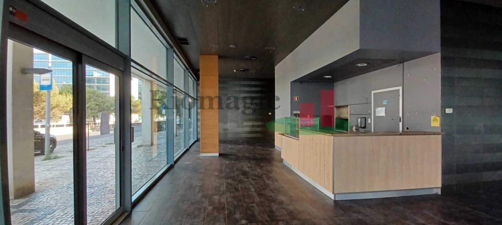 Loja para Venda em Parque das Nações Foto 1