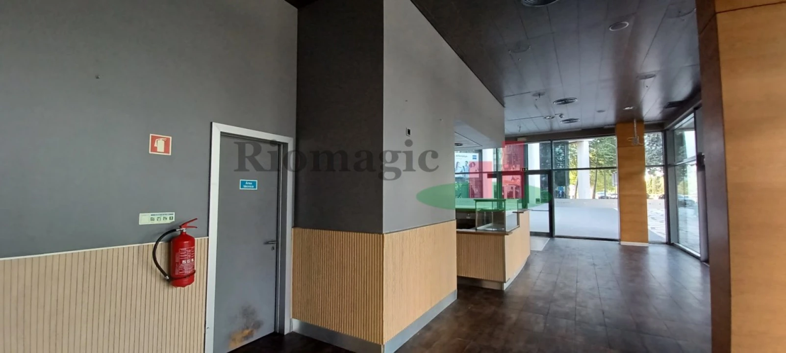 Loja para Venda em Parque das Nações Foto 4