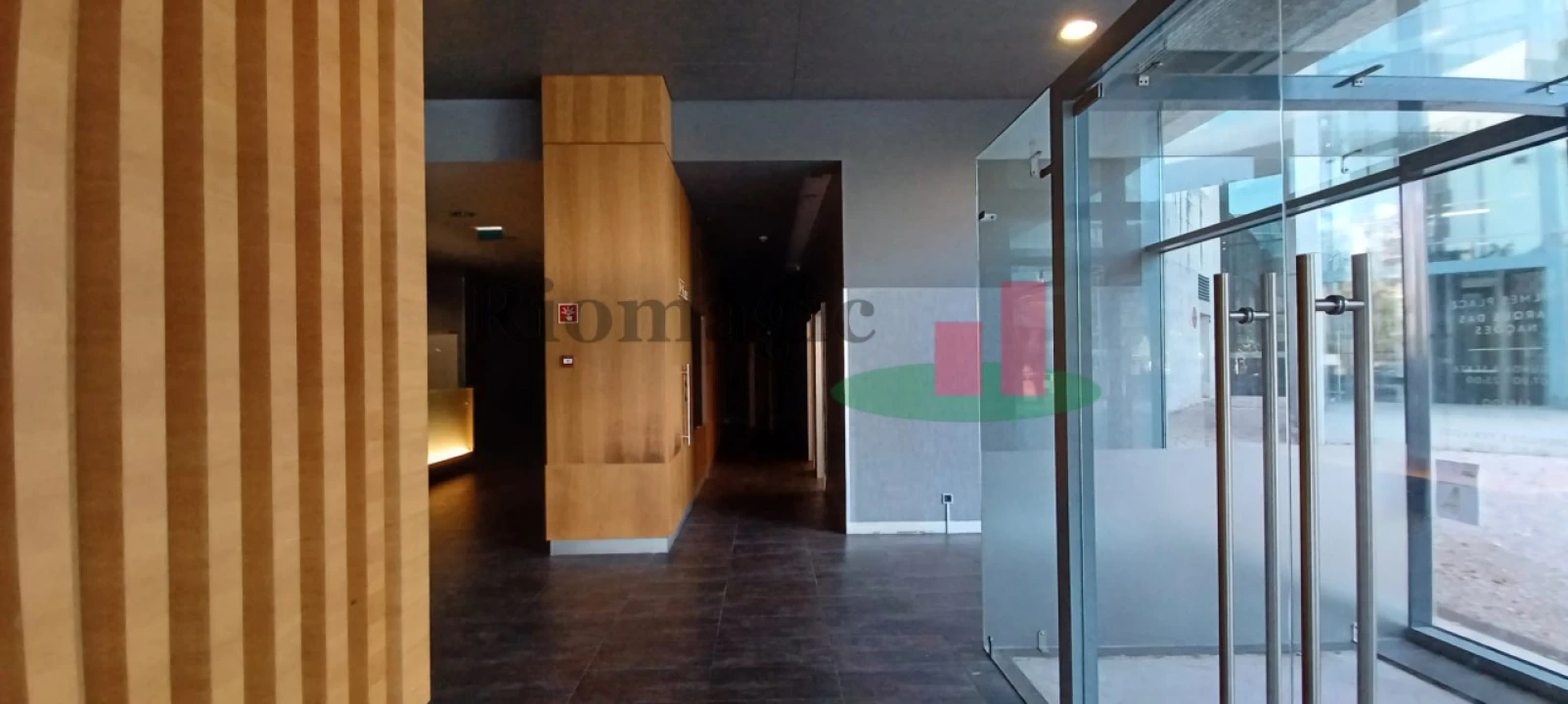 Loja para Venda em Parque das Nações Foto 3