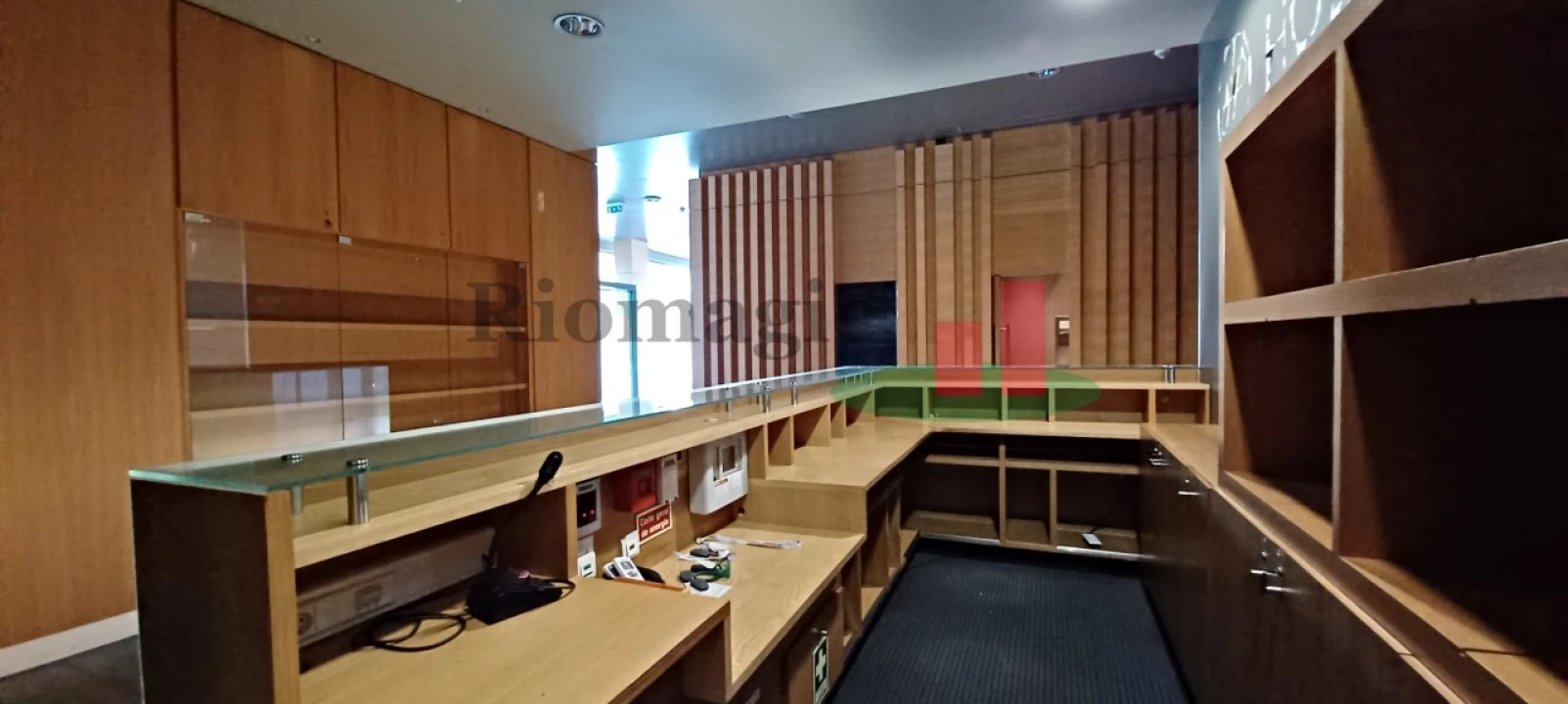 Loja para Venda em Parque das Nações Foto 5