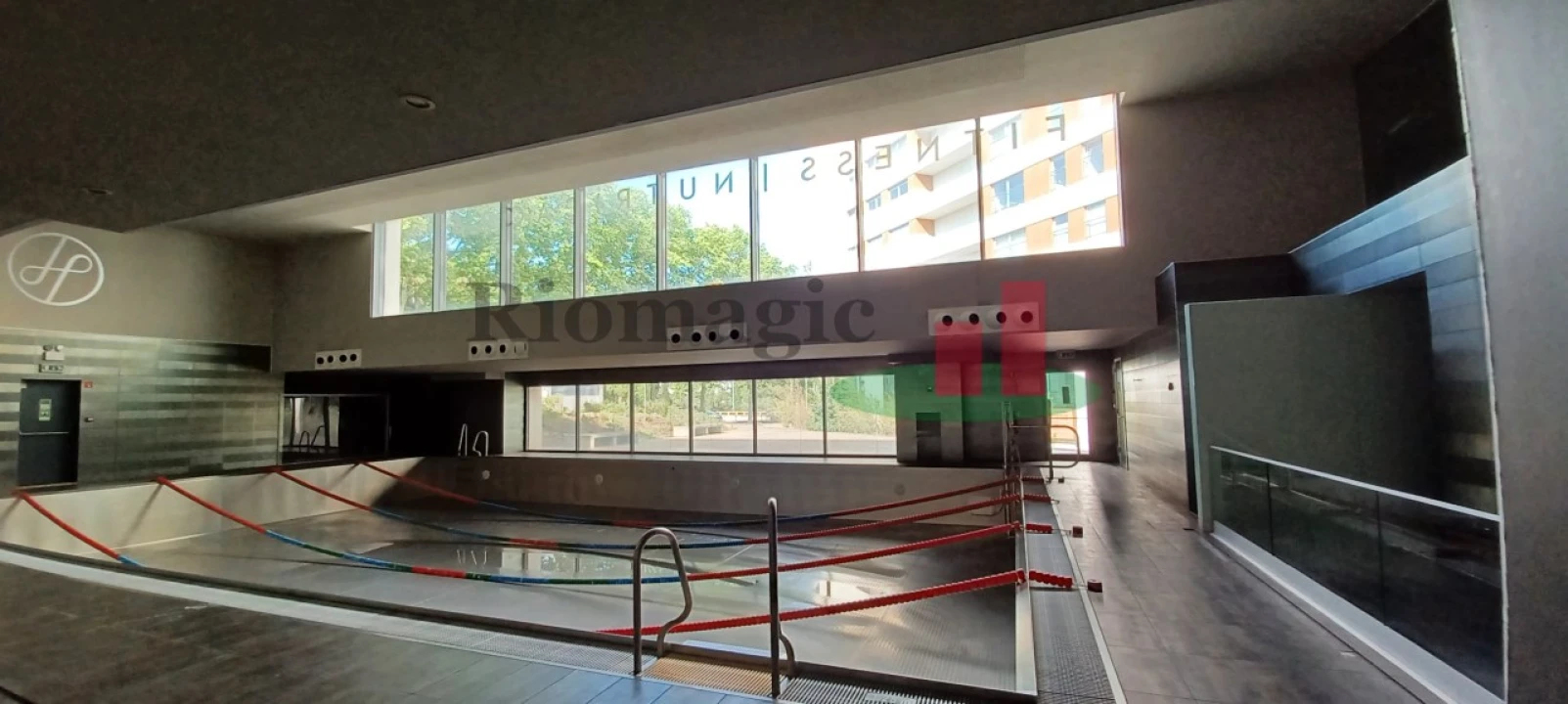 Loja para Venda em Parque das Nações Foto 15