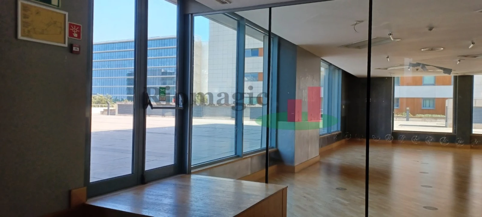 Loja para Venda em Parque das Nações Foto 16