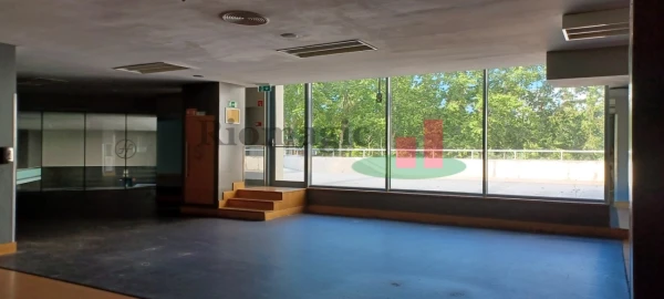 Loja para Venda em Parque das Nações