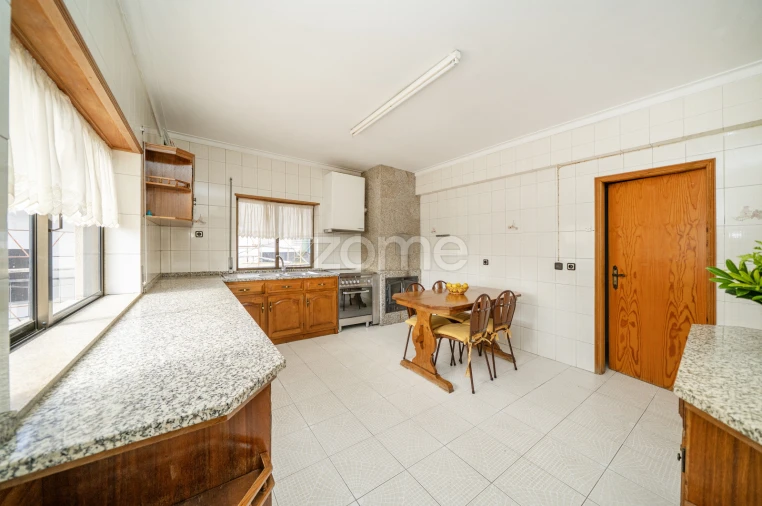 Moradia T5 para Venda em Bouro (Santa Maria) Foto 8