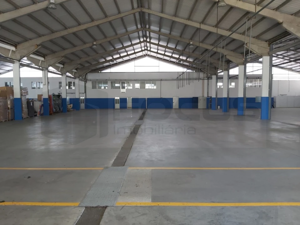 Armazém para Arrendamento em Travassô e Óis da Ribeira Foto 1