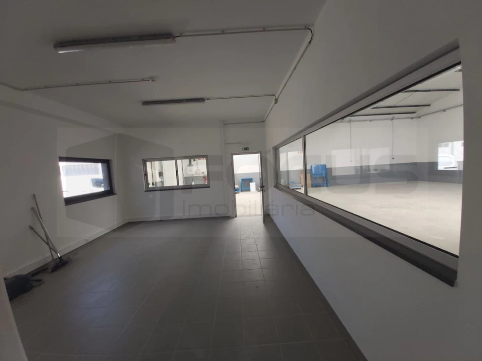 Armazém para Arrendamento em Travassô e Óis da Ribeira Foto 28