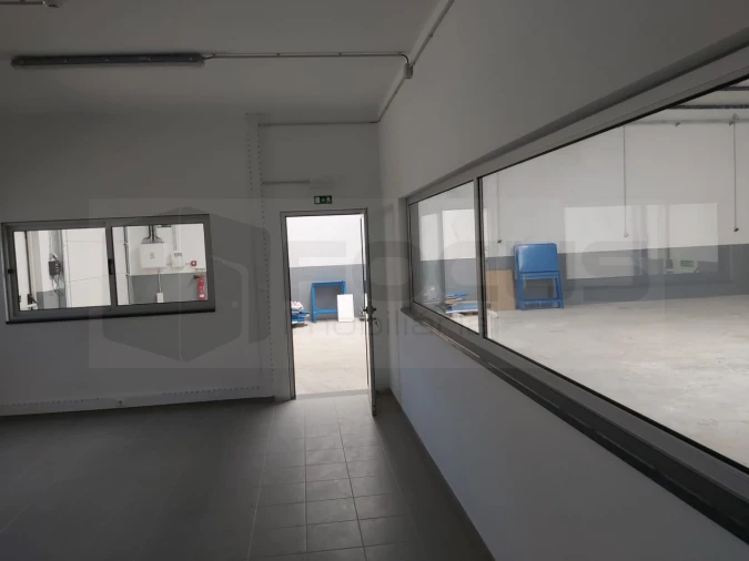Armazém para Arrendamento em Travassô e Óis da Ribeira Foto 2