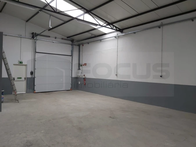Armazém para Arrendamento em Travassô e Óis da Ribeira Foto 3